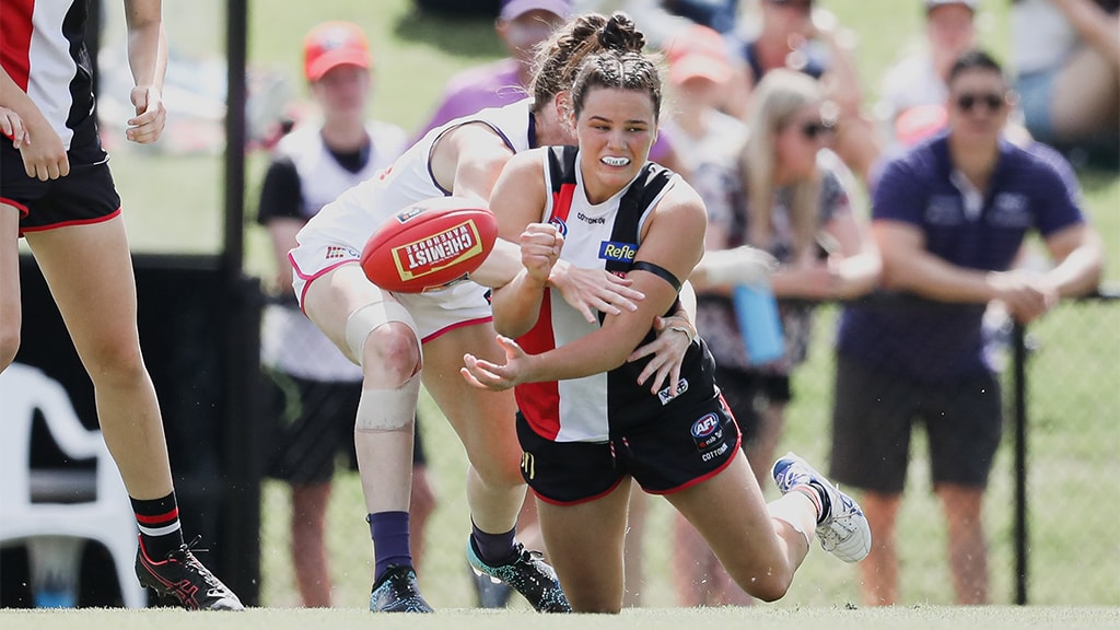 Last-minute heartbreak as Dockers steal victory