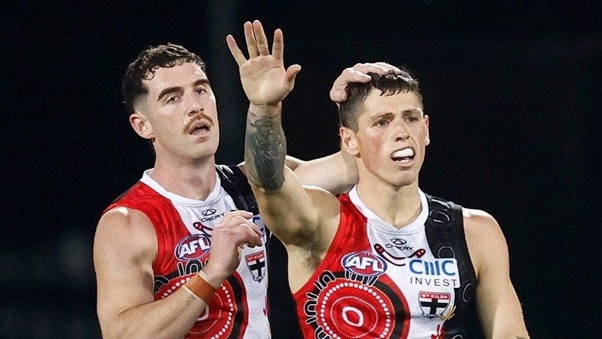 RD9 | Hall gives his all with thumper from beyond the arc